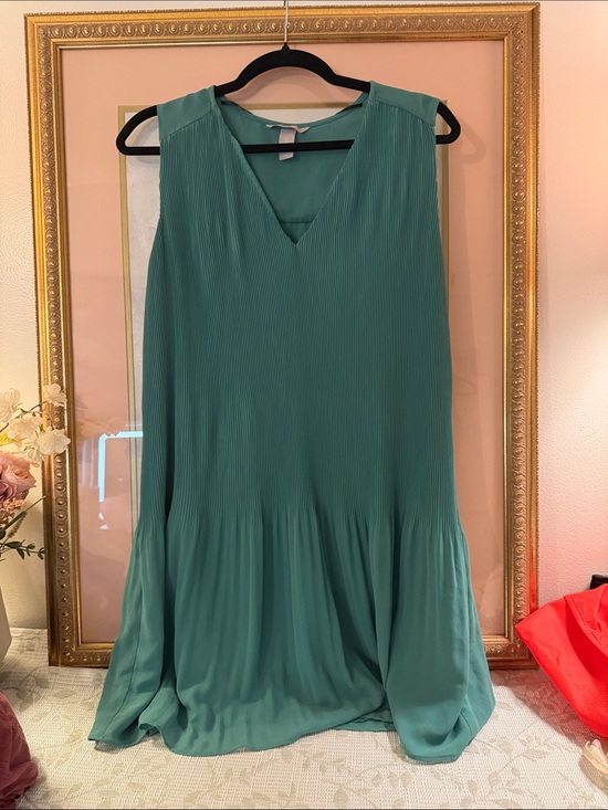 H&M Dresses & Skirts - H&M Teal Green Sleeveless V-Neck Pleated Swing Dress